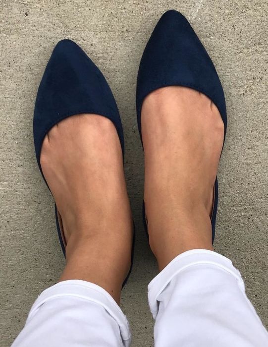 reviewer's black pointed-toe flats