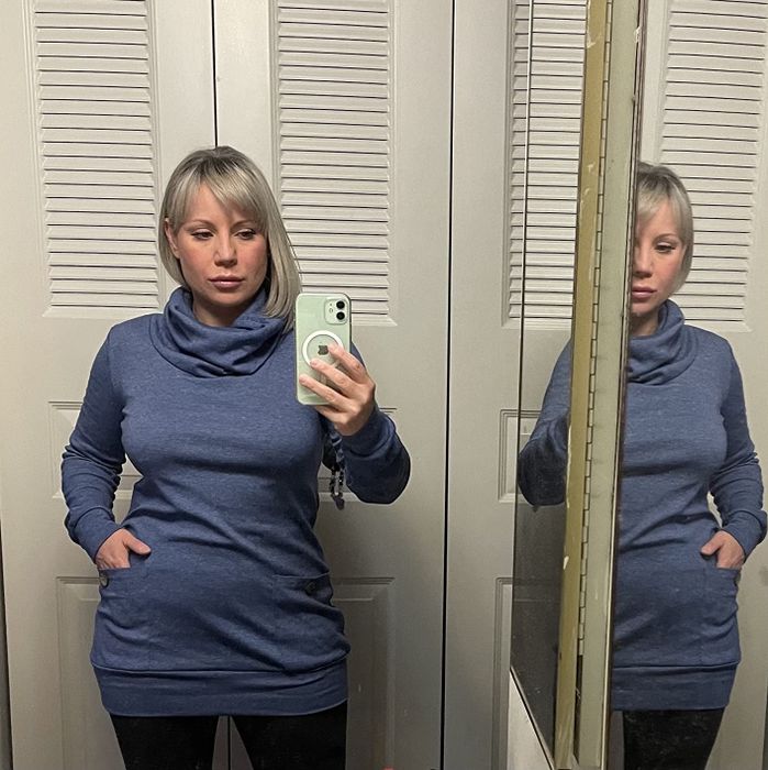 A reviewer is styled in the blue version of the top.