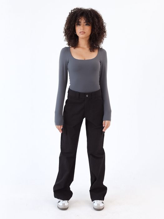 A model is wearing the black cargo pants.