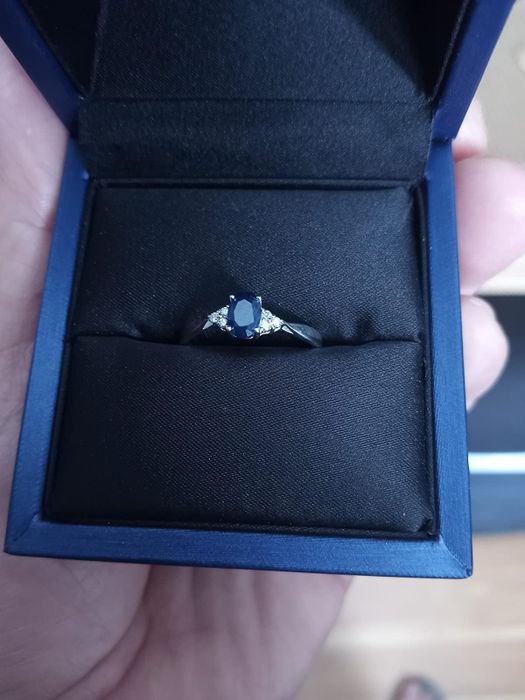 A reviewer presenting the ring in its box