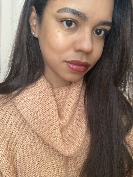 Mytour writer applying balm to lips