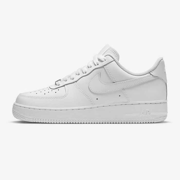 A simple image of a white sneaker.