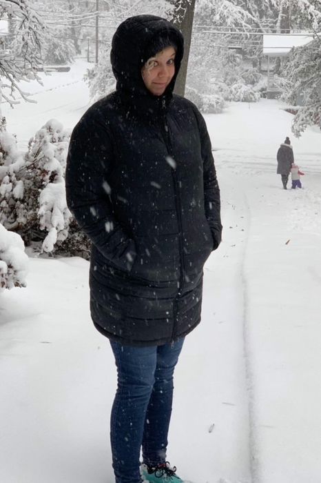 Reviewer wearing sneakers with hidden wedges