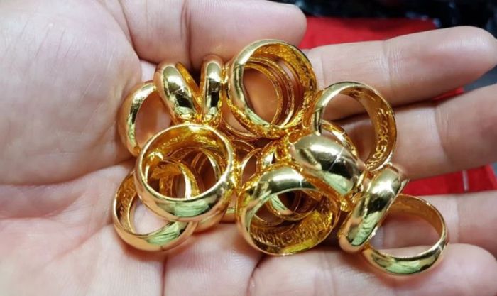 Mua vàng vào ngày Thần Tài, bạn nên mua bao nhiêu để hợp lý về mặt kinh tế?