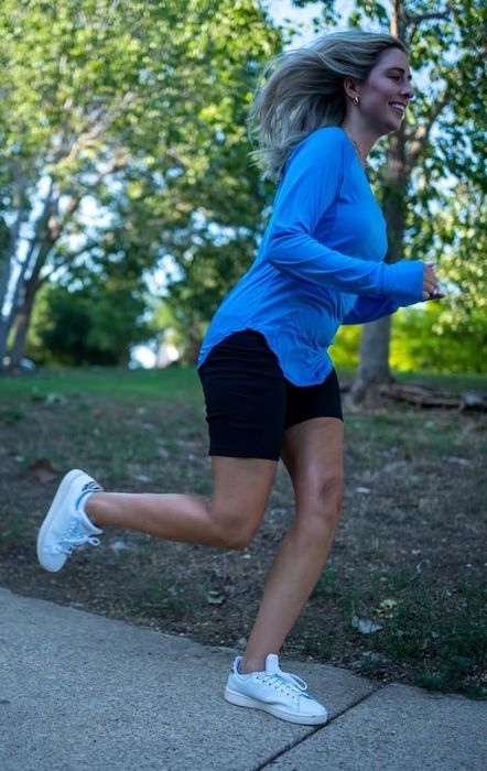 A reviewer wearing the shirt during a run