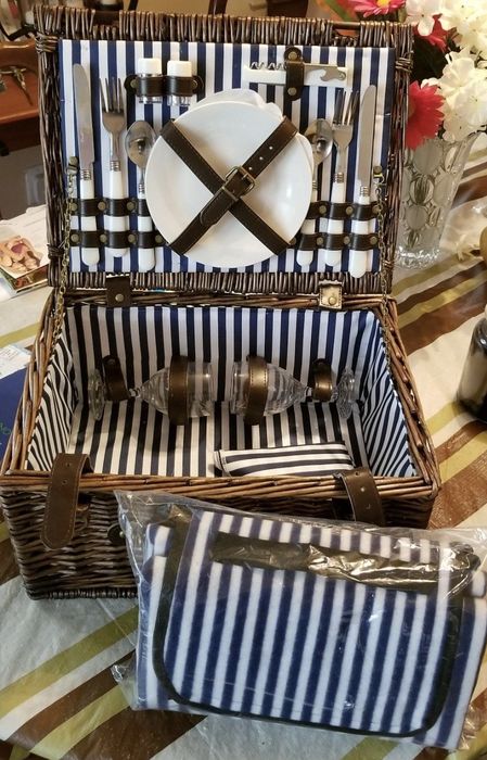 the picnic set designed for two people