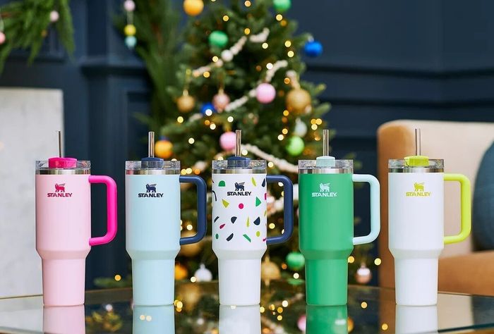 The tumbler comes in five vibrant colors, including pink, green, blue, and a fun confetti design.