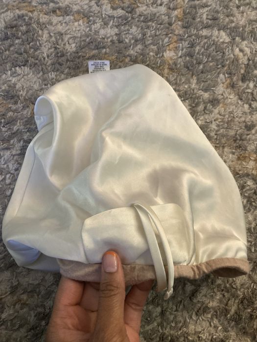 A glimpse inside my satin-lined cap