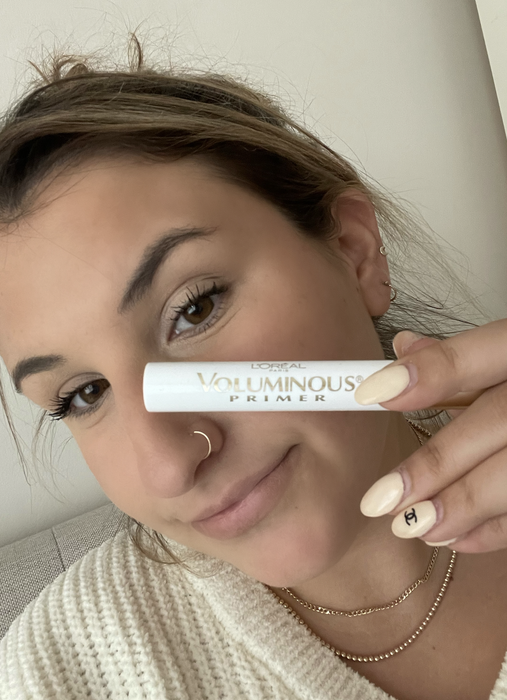 Mytour Staff Writer Allison Faccenda displays the impressive results after using L'Oreal Primer combined with mascara