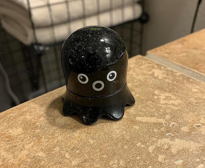 The blackhead remover shaped like an octopus