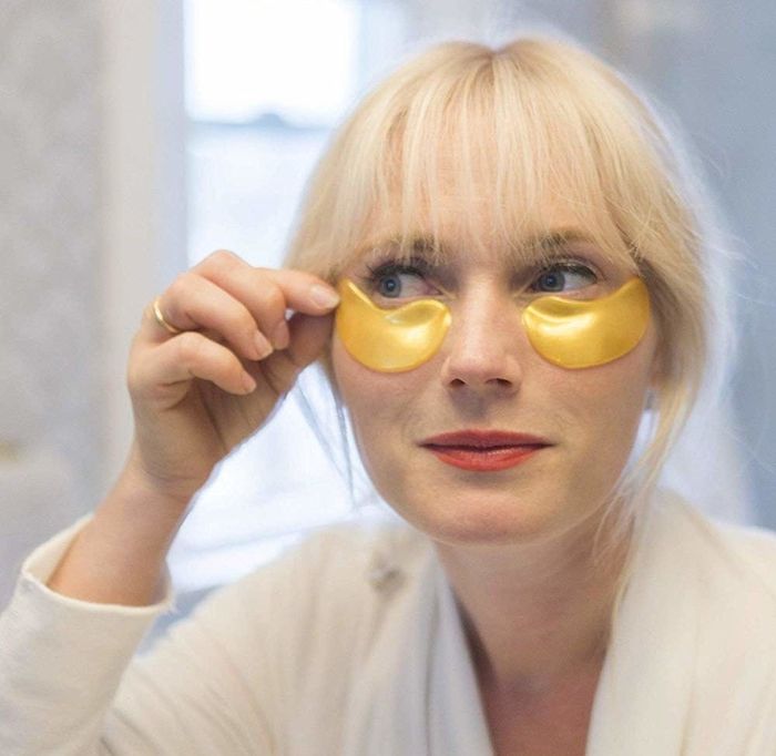 A model wearing the gold under-eye masks