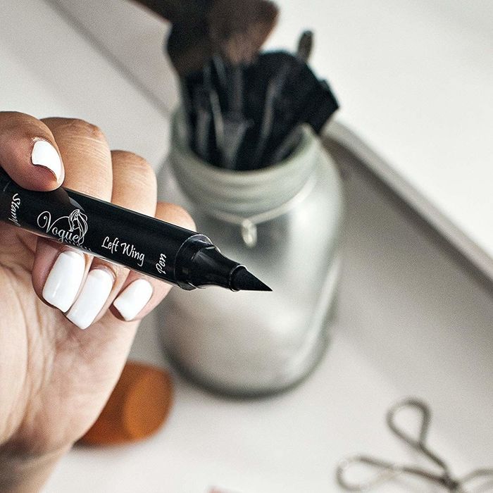 The felt-tip eyeliner end of the pen