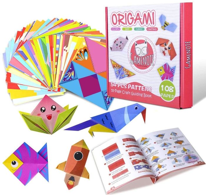 The complete origami kit along with its packaging, displayed in the photo.