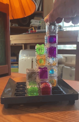 A video by a reviewer demonstrating a marble navigating through a maze of interconnected cubes