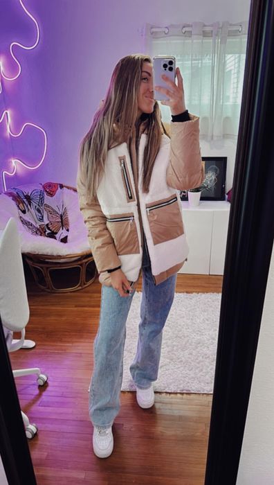 reviewer wearing a tan fleece jacket