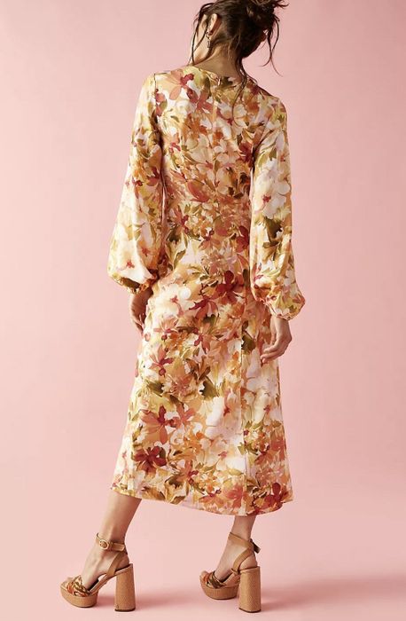 The back of the dress, showcasing the balloon sleeves.