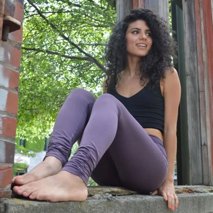 A model is showcasing the ruched ankle leggings in a stylish pose.