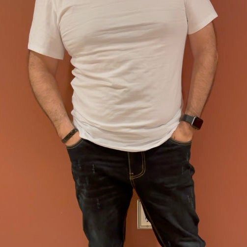 reviewer photo focusing on the torso, wearing a white t-shirt