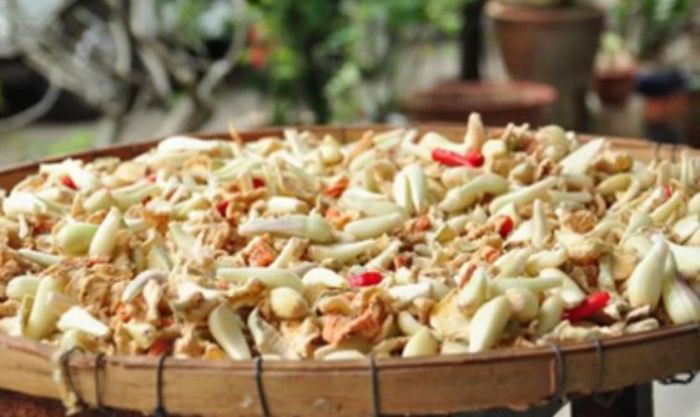 Phơi rau củ dưới ánh nắng nhẹ từ 1 đến 2 ngày