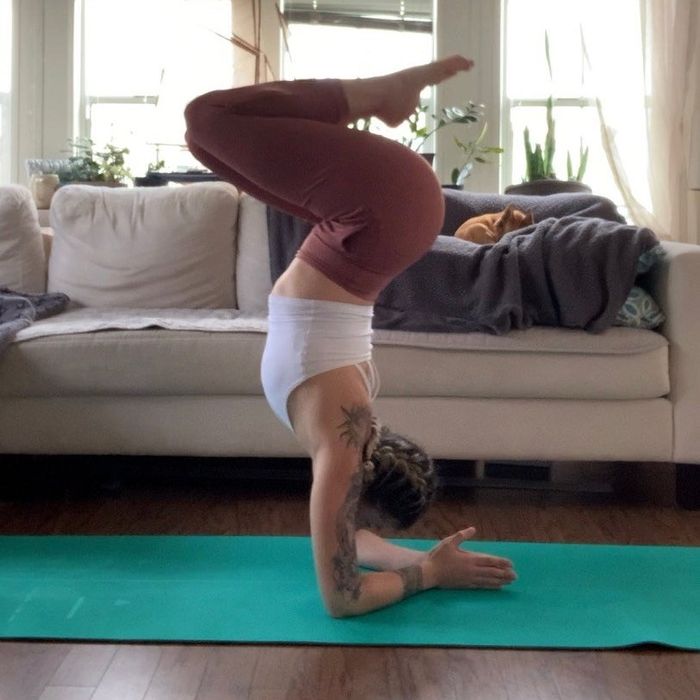 A review picture featuring the maroon joggers in action