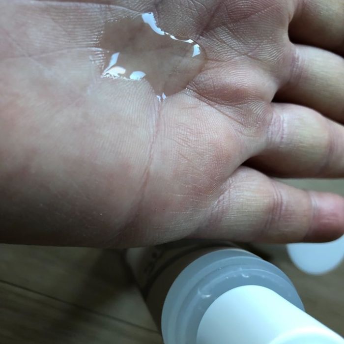 Same reviewer’s photo showing a small amount of the serum placed in the palm of their hand