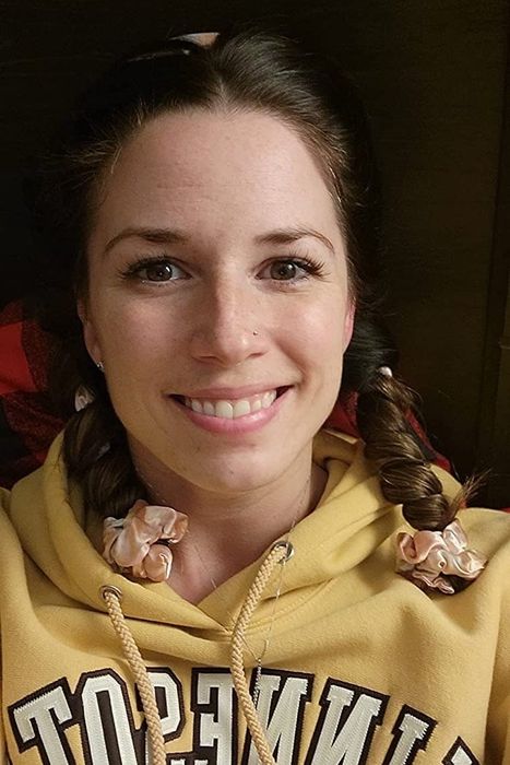 A reviewer styling their hair with the no-heat curler.
