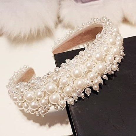 The elegant pearl statement headband.