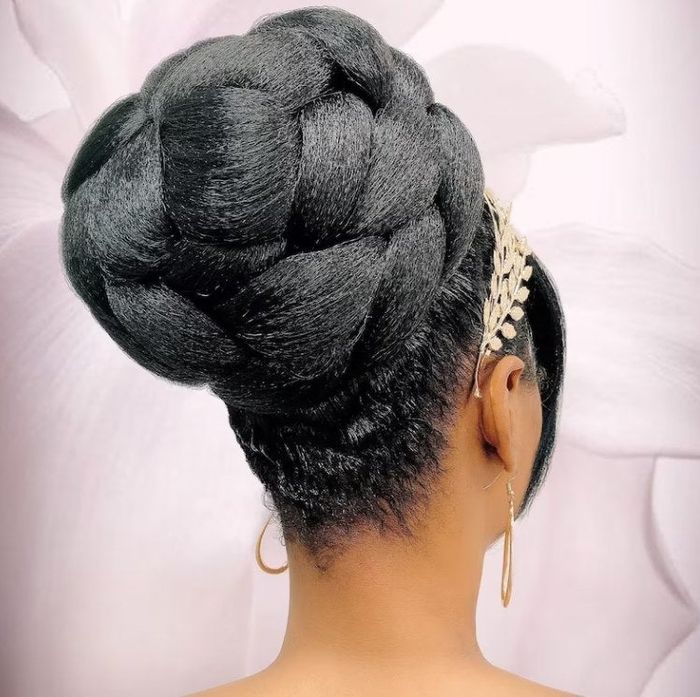 Another model rocking the clip-on bun for natural hair.