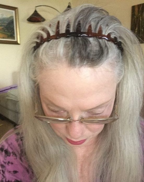 A reviewer styling the zig-zag headband.