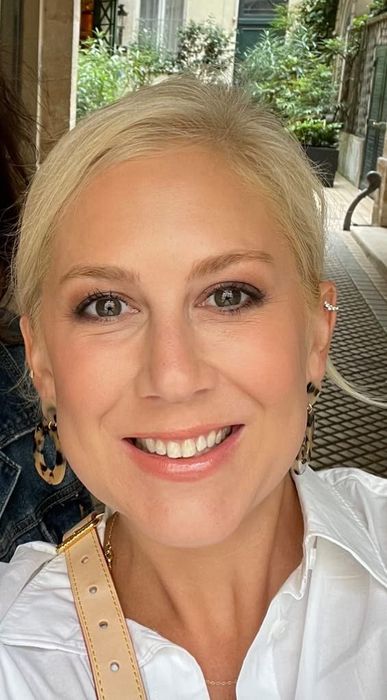 A glowing selfie of the reviewer showcasing their refreshed skin.