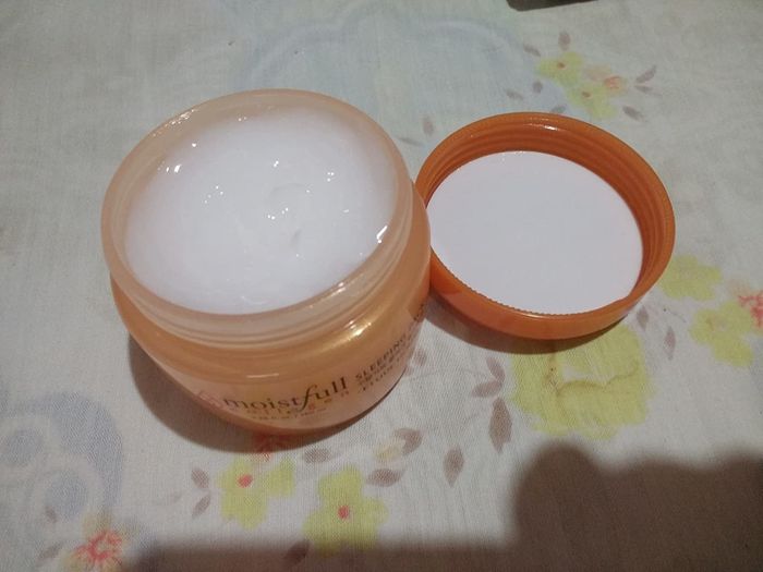the reviewer’s image showing an open jar of the collagen treatment