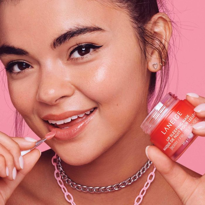Model applying the Laneige lip mask to their lips.