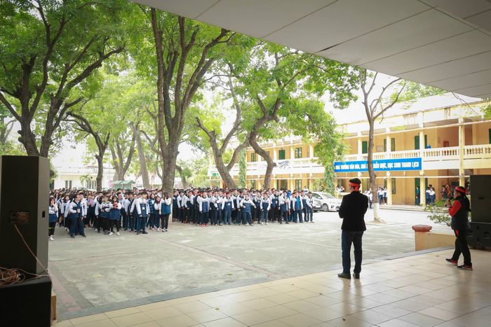 Nguyen Thi Minh Khai High School image 1