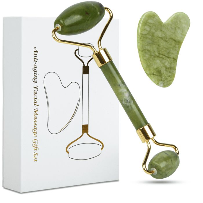 The green set displayed in front of its original packaging.