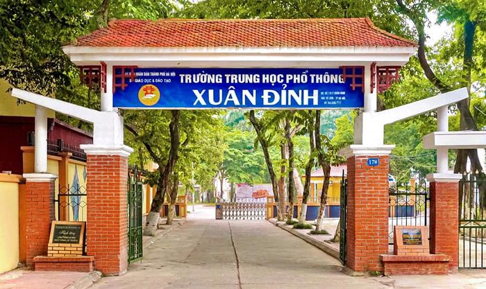Xuân Đỉnh High School image 1