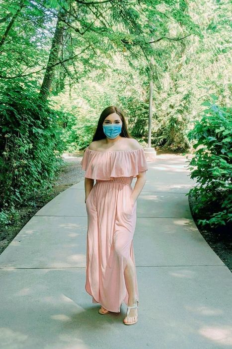 Another reviewer in the same pink dress, looking equally fabulous.