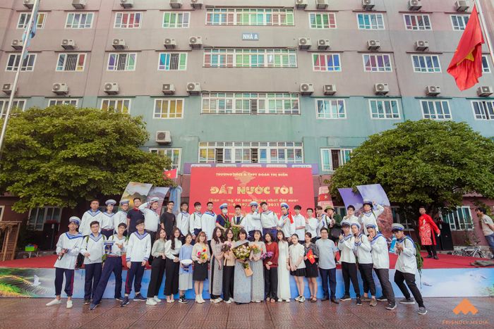 Doan Thi Diem High School image 3