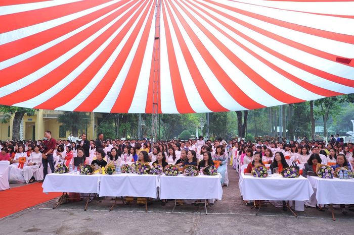 Xuân Đỉnh High School image 3