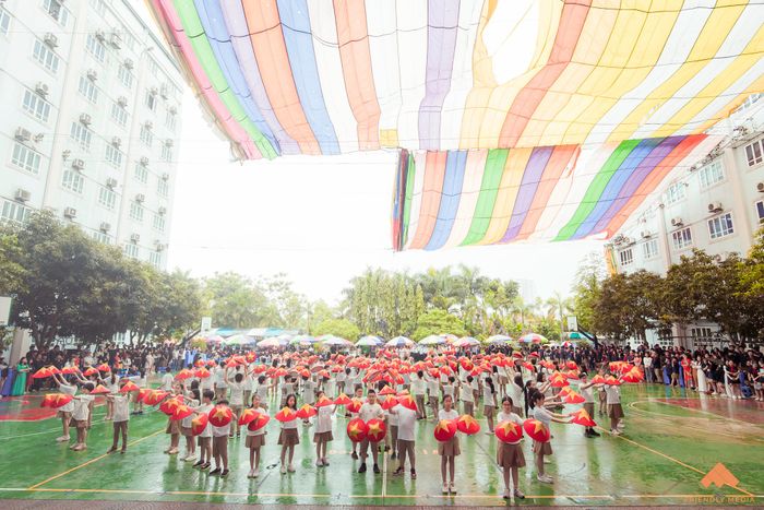 Doan Thi Diem High School image 2