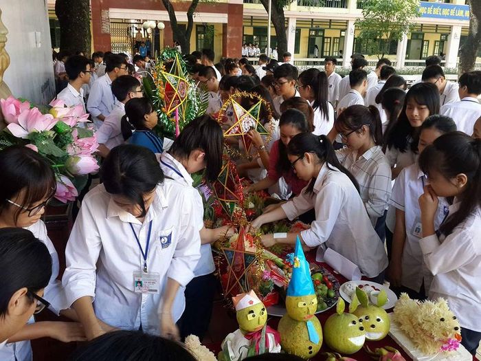 Nguyen Thi Minh Khai High School image 2
