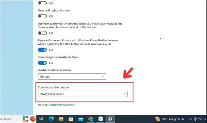 Hãy tìm và chọn mục Combine taskbar buttons trong phần cài đặt.