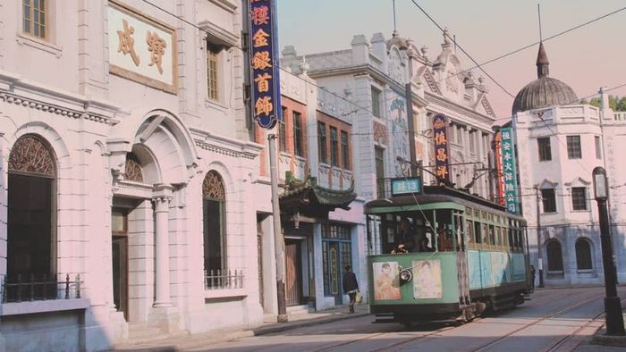 The Nanjing Pedestrian Street has been recreated at the film studio.