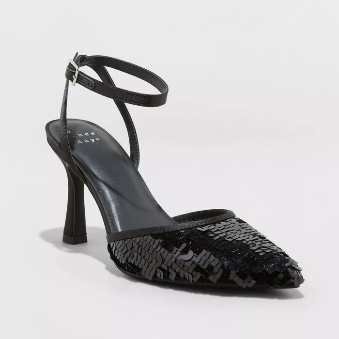 Sparkling heels with a pointed toe design