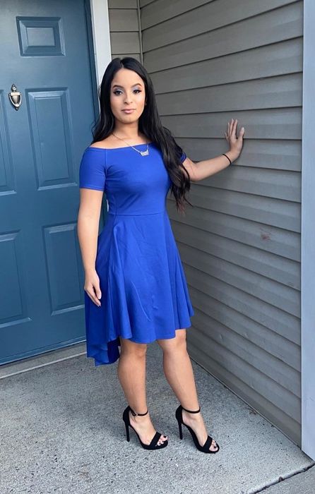 A different reviewer dressed in a vibrant blue gown.