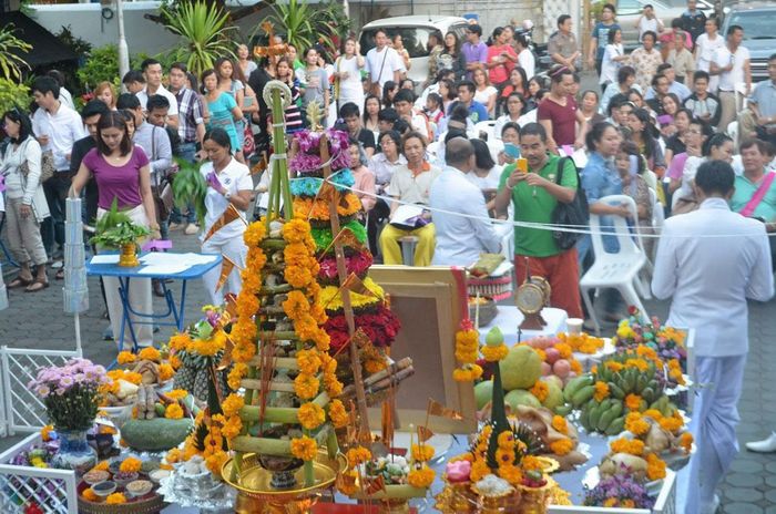 Image of a reviewer wearing vibrant purple pants.
