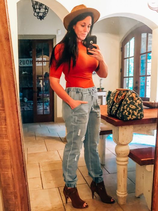 Image of a reviewer wearing light blue joggers.