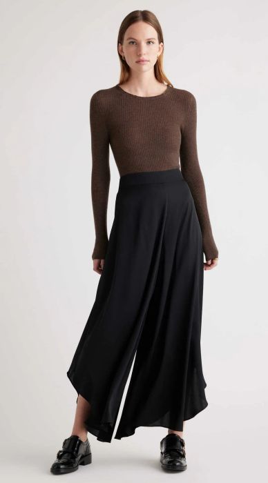 A model styled in sleek black pants, perfect for a polished and sophisticated appearance.