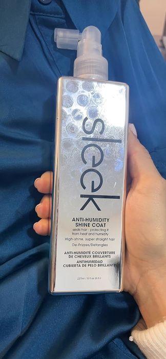 The reviewer holding the spray.