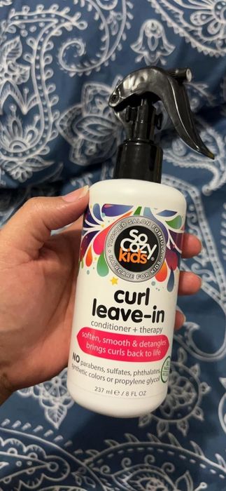 The reviewer holding the spray.