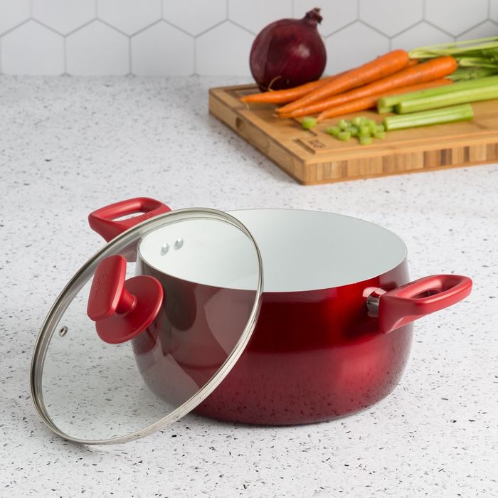 Red Dutch oven